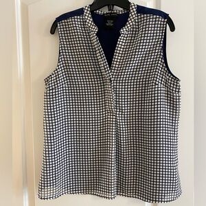 Chic Navy and White Checkered Sleeveless Blouse